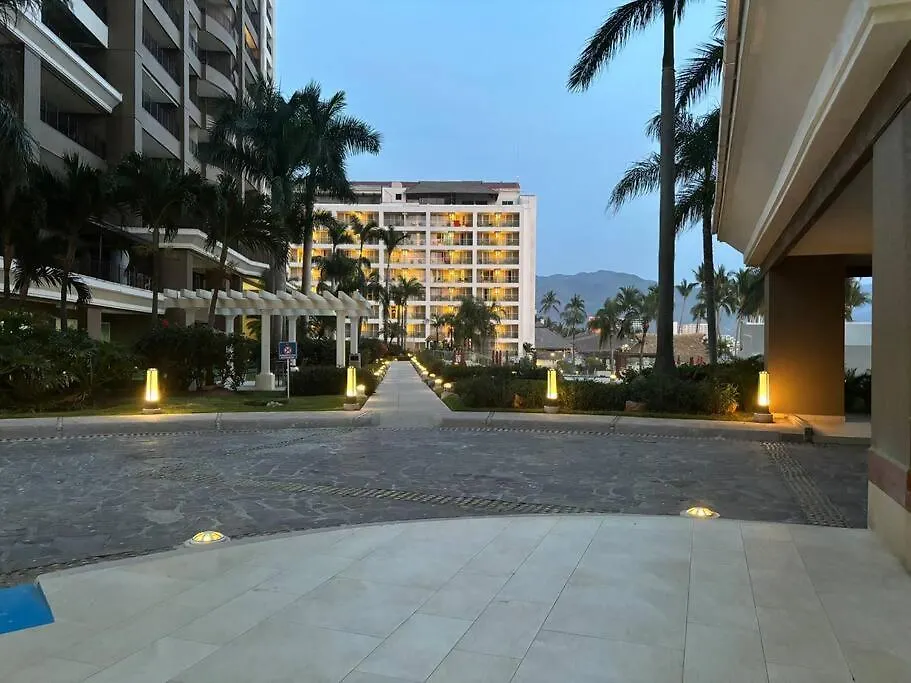 Grand V Beach Front Condo Torre 2000 Puerto Vallarta Apartament