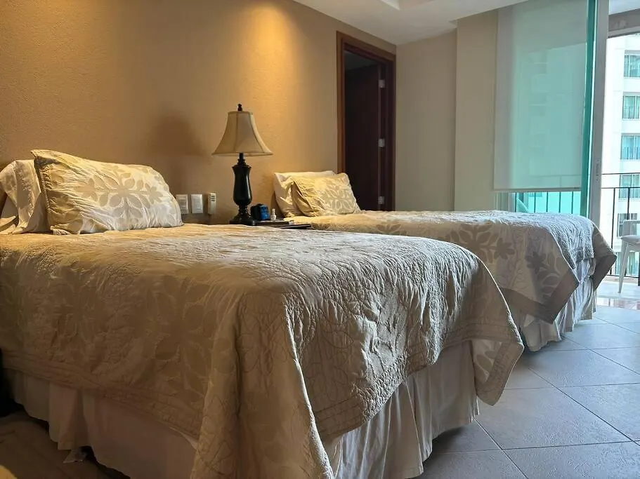 Grand V Beach Front Condo Torre 2000 Puerto Vallarta Apartament