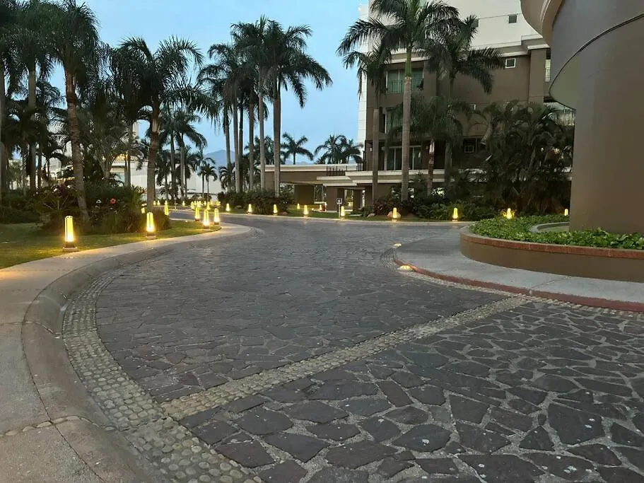 Grand V Beach Front Condo Torre 2000 Puerto Vallarta