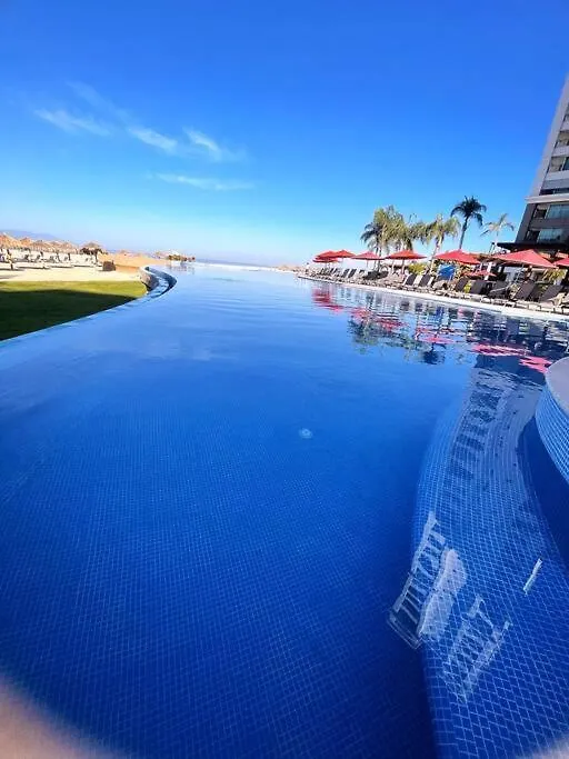 Lejlighed Grand V Beach Front Condo Torre 2000 Puerto Vallarta